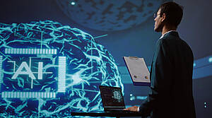 Homme devant hologramme cerveau IA futuriste